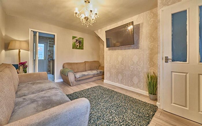 2 Bedroom Semi-Detached House For Sale In Woodbank, Burbage, LE10