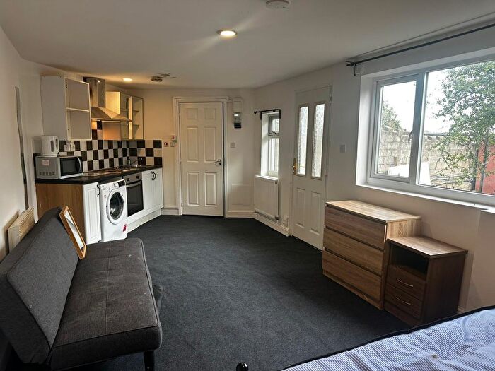 Studio To Rent In Trotters Lane, West Bromwich, B71