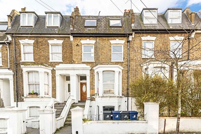 2 Bedroom Flat To Rent In Mill Hill Road, London, W3
