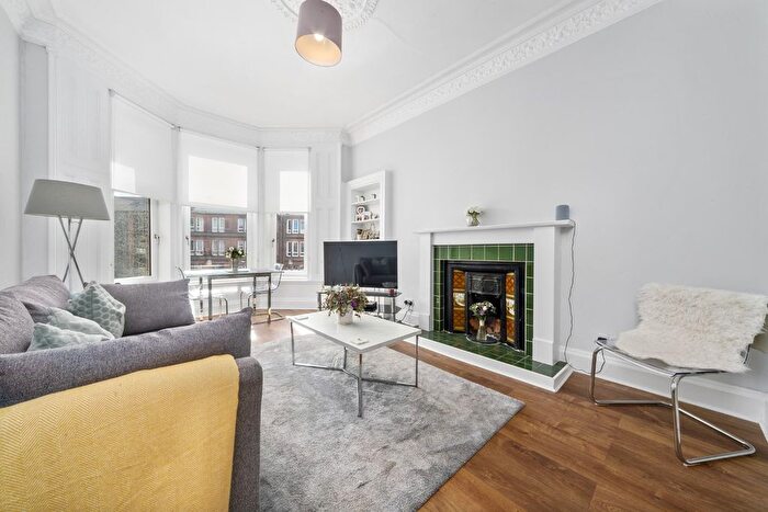 2 Bedroom Flat To Rent In Waverley Gardens, Glasgow, G41