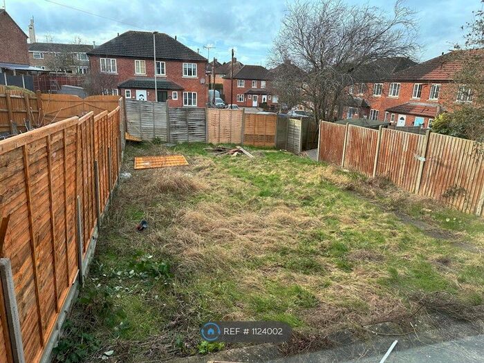 2 Bedroom Bungalow To Rent In Ocean Road, Leicester, LE5