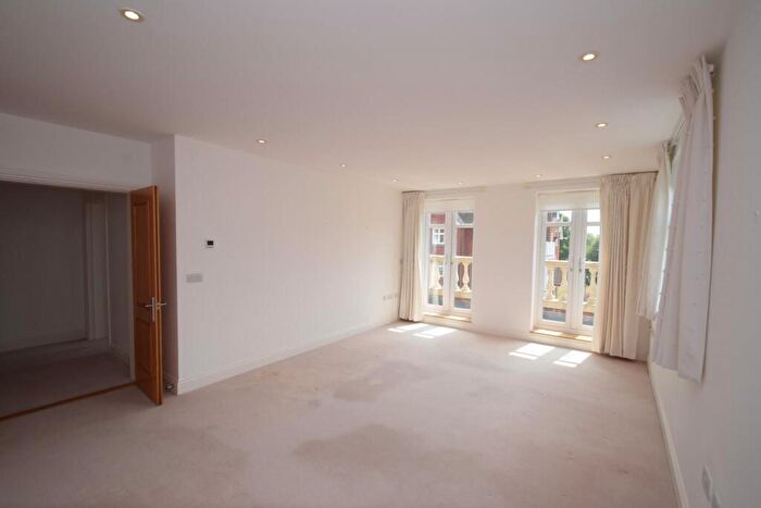2 Bedroom Flat To Rent In Darley Road, Eastbourne, BN20