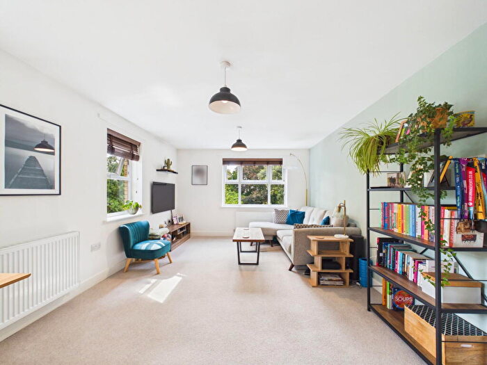2 Bedroom Flat For Sale In Timms Close, Horsham, RH12