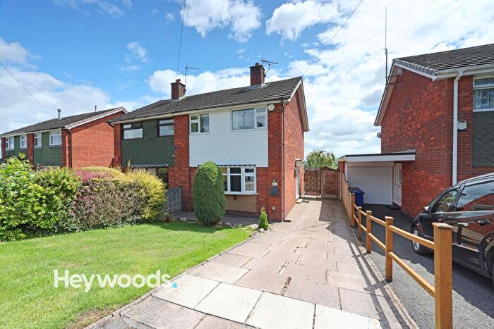 3 Bedroom Semi-Detached House To Rent In Denbigh Close, Clayton, Newcastle, ST5