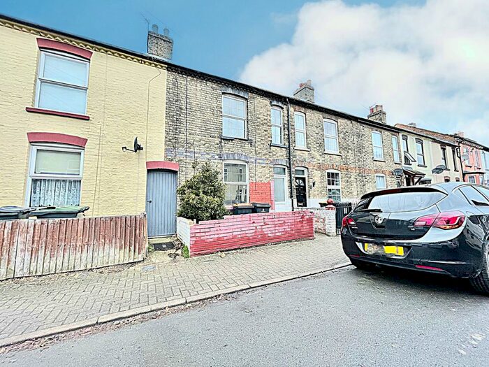 3 Bedroom Terraced House To Rent In St Leonards Street, Bedford, MK42