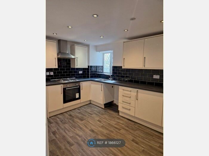 2 Bedroom Flat To Rent In Chapel Lane, Halifax, HX3