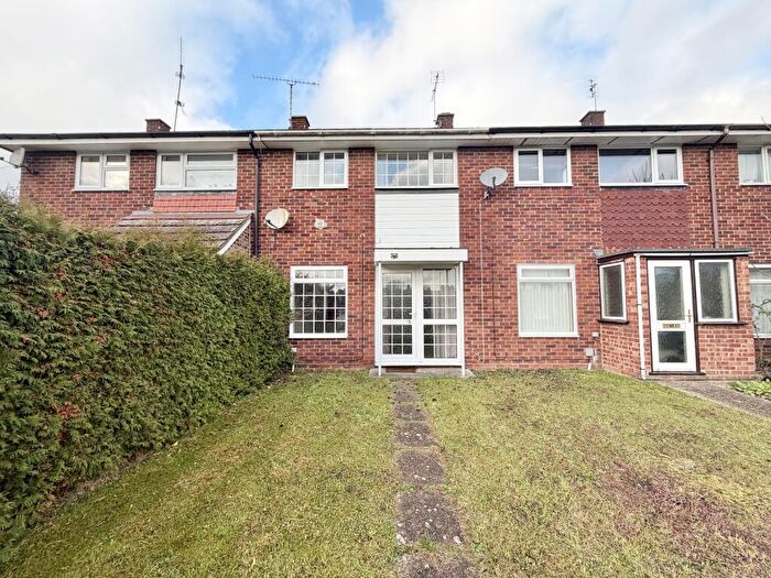3 Bedroom House To Rent In Longcroft Close, Basingstoke, RG21