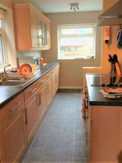 4 Bedroom Semi-Detached House To Rent In Wellman Croft, Selly Oak, Birmingham, B29