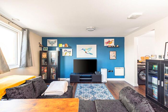 2 Bedroom Flat For Sale In Squires Court, Bedminster, BS3