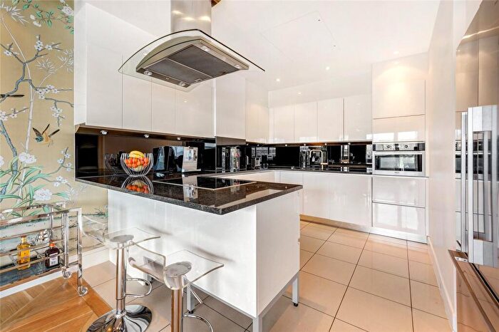 2 Bedroom Apartment To Rent In Queenstown Road, London, SW11