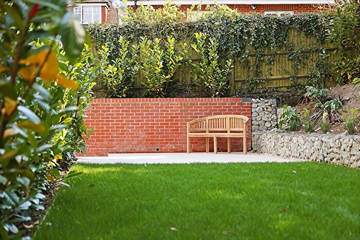 2 Bedroom Apartment For Sale In Mclaren Court, Fetcham, KT22