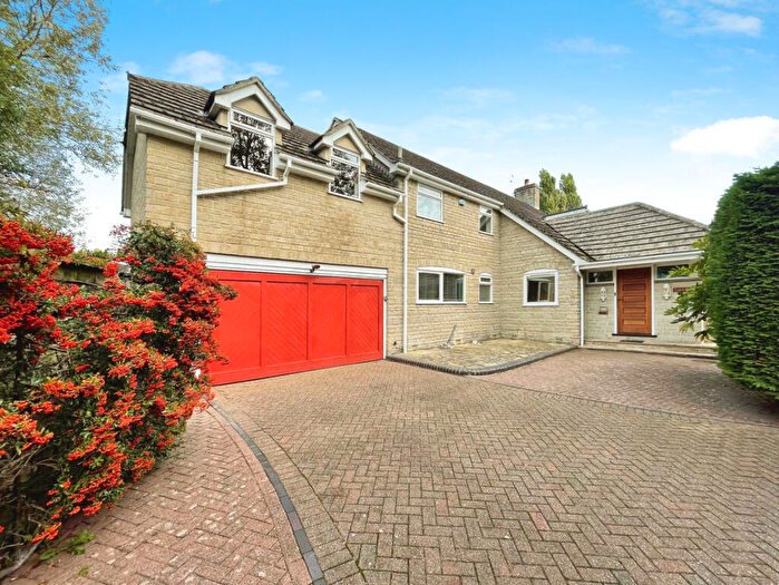 4 Bedroom Detached House For Sale In Watermead, Kidlington, OX5