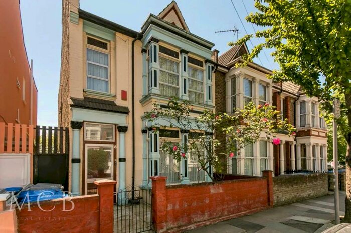 5 Bedroom Flat To Rent In Caple Road, Harlesden, NW10