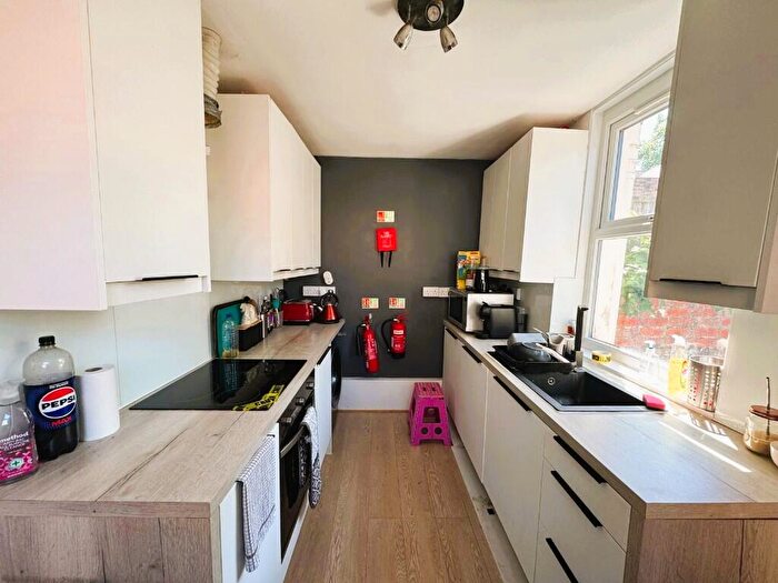 5 Bedroom Semi-Detached House To Rent In Albert Grove, Nottingham, Nottinghamshire, NG7