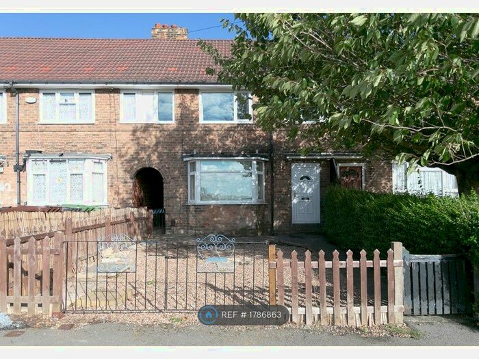 3 Bedroom Terraced House To Rent In Dufton Approach, Leeds, LS14