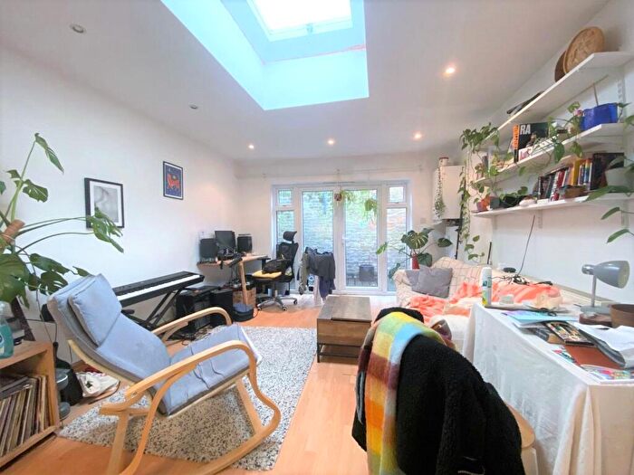 1 Bedroom Apartment To Rent In Holloway Road, Highbury, London, N7
