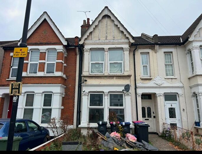 2 Bedroom Flat To Rent In Bellevue Road, Southend-On-Sea, Essex, SS2