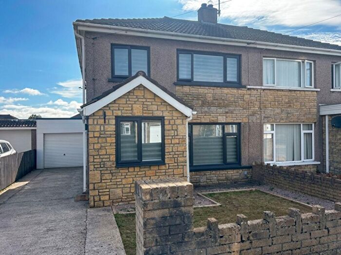 3 Bedroom House To Rent In Glenwood Close, Coychurch, CF35