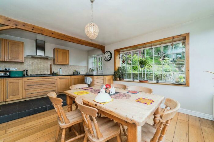 3 Bedroom End Of Terrace House For Sale In Knotts Road, Todmorden, OL14
