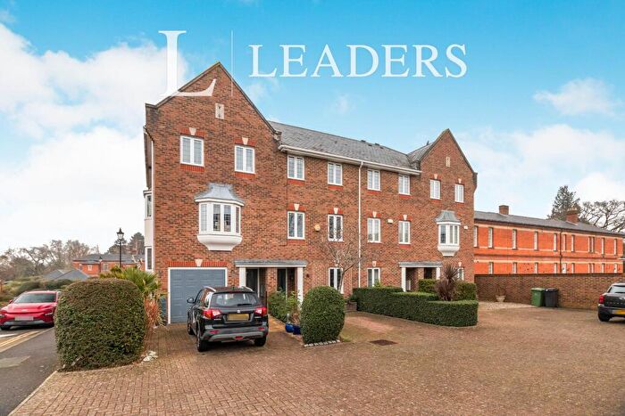 3 Bedroom House To Rent In Sandy Mead, KT19