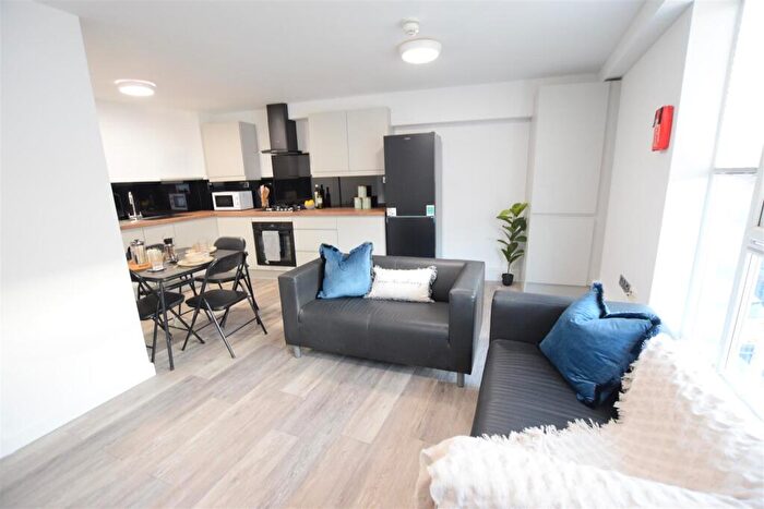 3 Bedroom Flat To Rent In Apt, Brayford Court - Student Apartment - Available Now, LN1