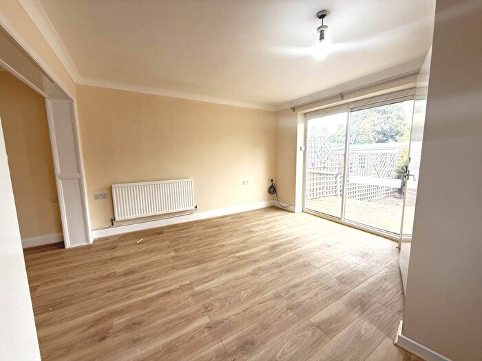 4 Bedroom Semi-Detached House To Rent In Craneswater, Hayes, UB3