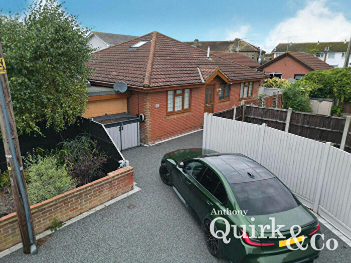 4 Bedroom Detached Bungalow For Sale In Zider Pass, Canvey Island, SS8