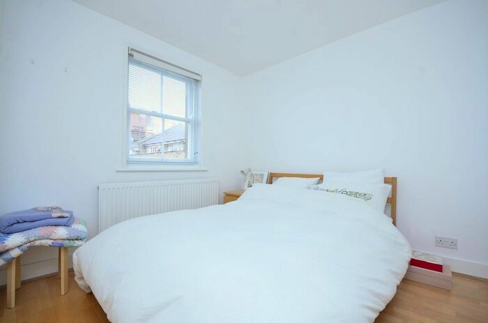 1 Bedroom Property To Rent In Clifton Road, Little Venice, London, W9