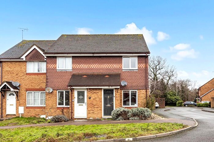 2 Bedroom End Of Terrace House For Sale In Ropeland Way, Horsham, RH12