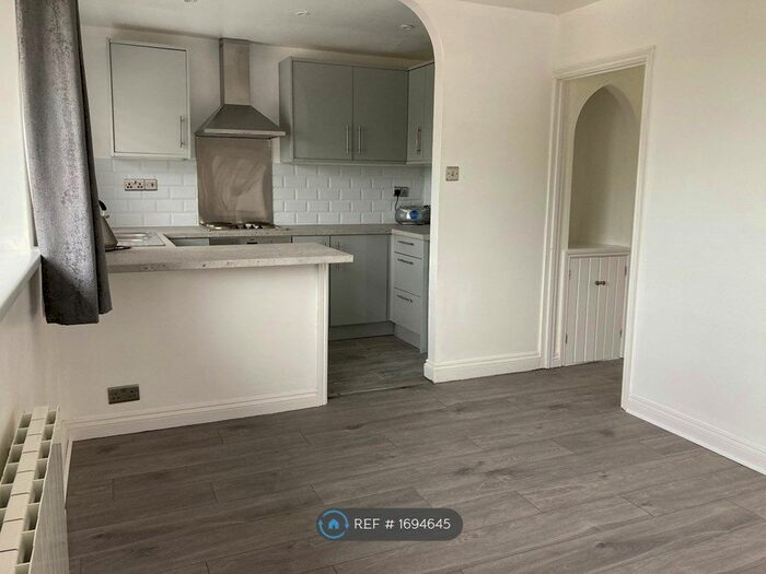 1 Bedroom Flat To Rent In Valleyside, Swindon, SN1