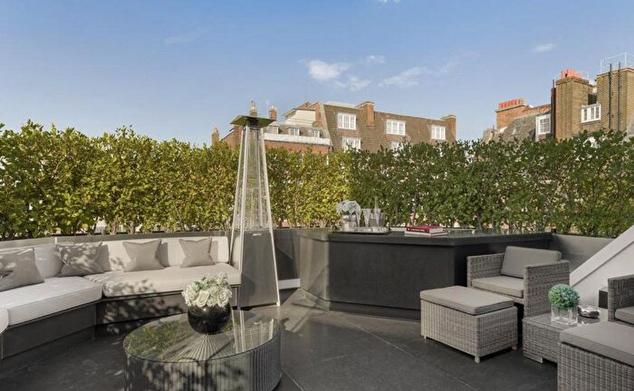 3 Bedroom Flat To Rent In Upper Grosvenor Street, Mayfair, London, W1K