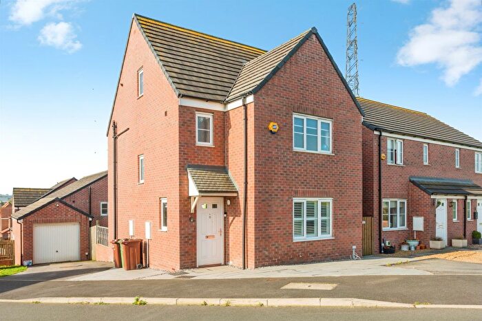 4 Bedroom Detached House For Sale In Rhubarb Hill, Wakefield, WF2