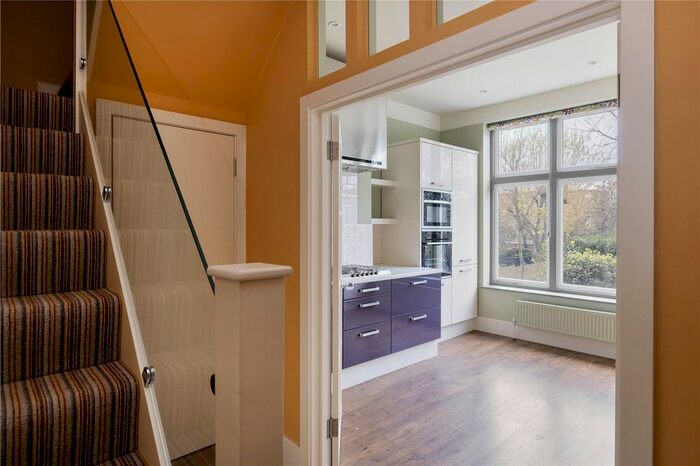 2 Bedroom Flat To Rent In Riggindale Road, London, SW16