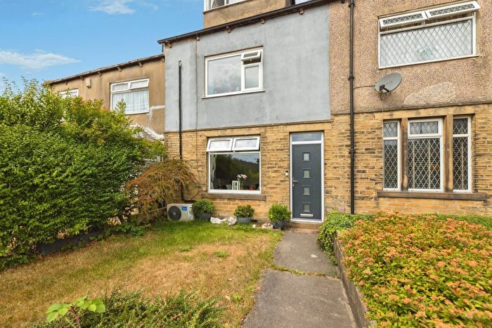 3 Bedroom Terraced House For Sale In St. Helena Road, Bradford, BD6