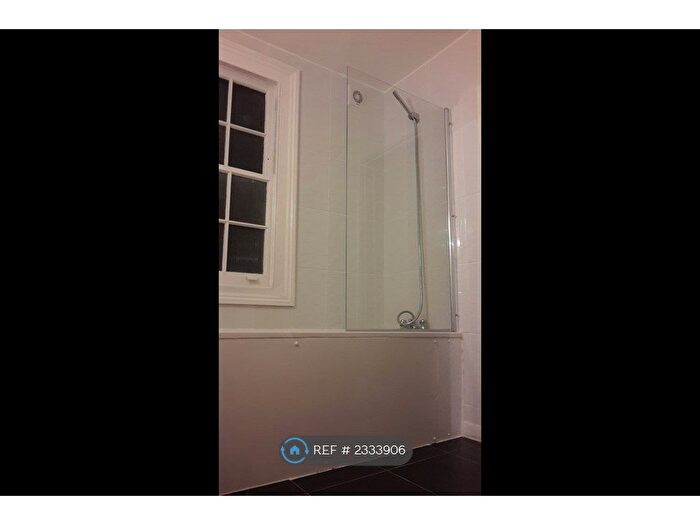 1 Bedroom Flat To Rent In Rawstorne Street, London, EC1V