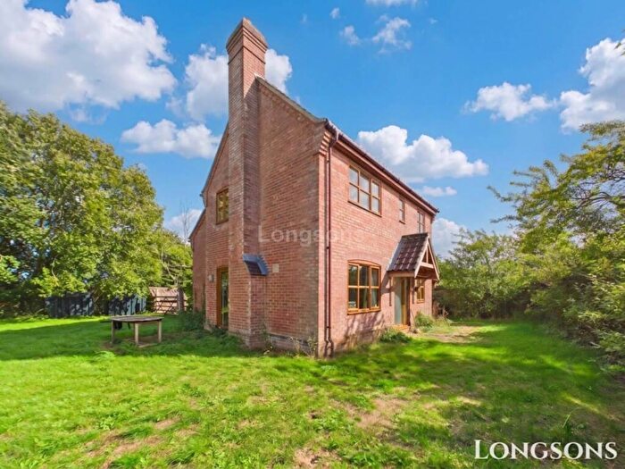 3 Bedroom Link Detached House For Sale In Oaklands Farm Cottages, Shipdham Road, Carbrooke, IP25