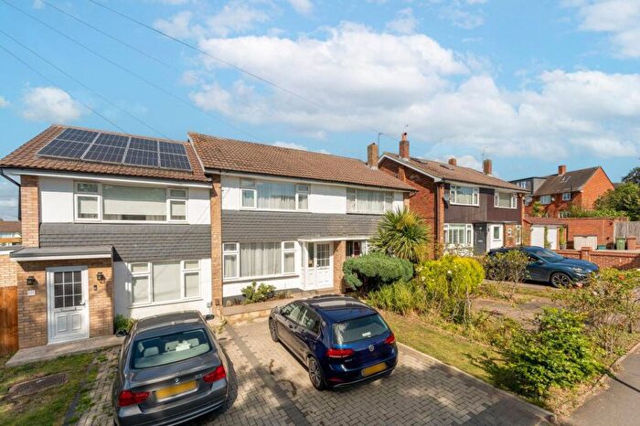 3 Bedroom Terraced House For Sale In Grennell Road, Sutton, Surrey, SM1