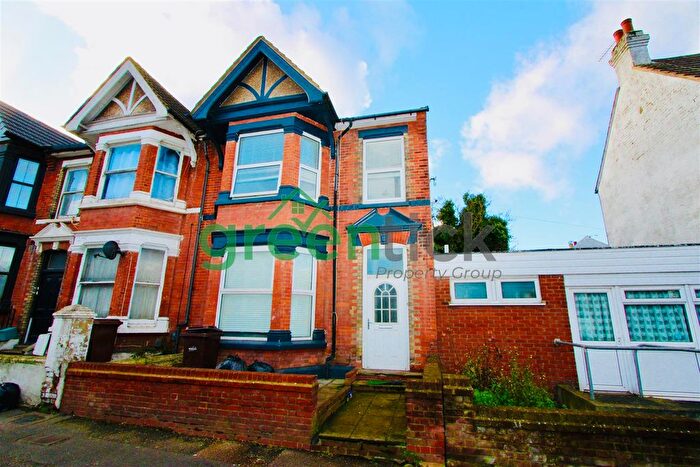 8 Bedroom Terraced House To Rent In Canterbury Street, Gillingham, ME7