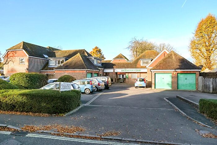 2 Bedroom Flat For Sale In Oaklands, Yateley, Hampshire, GU46
