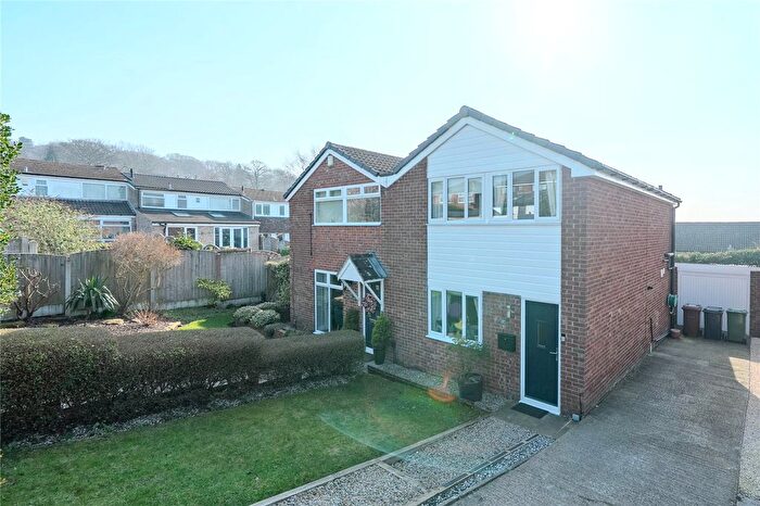 3 Bedroom Semi Detached House For Sale In Dale Park Gardens, Leeds, West Yorkshire, LS16