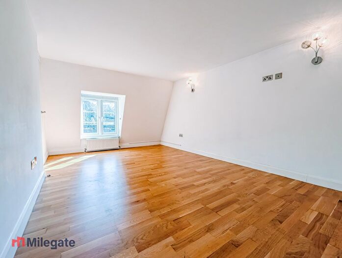 1 Bedroom Flat To Rent In London Road, Isleworth, TW7