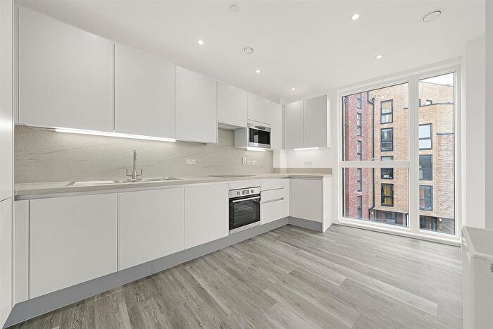 2 Bedroom Flat For Sale In Copeland Road, London, SE15