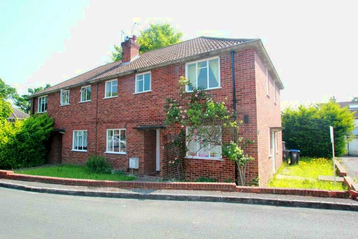 2 Bedroom Maisonette To Rent In St Johns, GU21