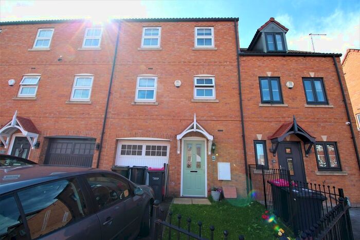 4 Bedroom Town House To Rent In Wath-upon-dearne, Rotherham, S63