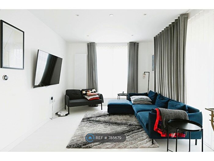 3 Bedroom Flat To Rent In Skinner Apartments, Barking, IG11