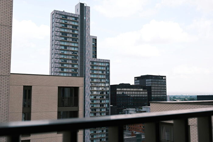 3 Bedroom Flat To Rent In Portland Street, Manchester, Greater Manchester, M1