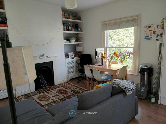 2 Bedroom Flat To Rent In Saltoun Road, London, SW2