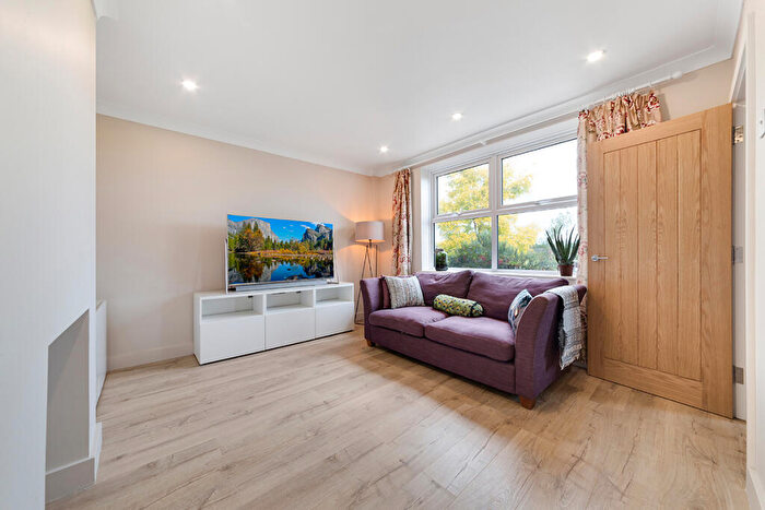 3 Bedroom End Of Terrace House For Sale In Goldingham Avenue, Loughton, IG10