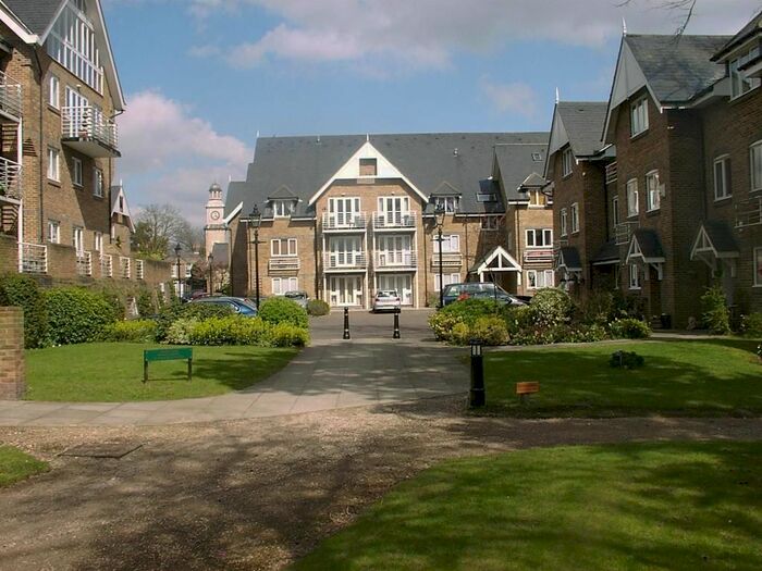 2 Bedroom Flat To Rent In Thames Close, Hampton, TW12