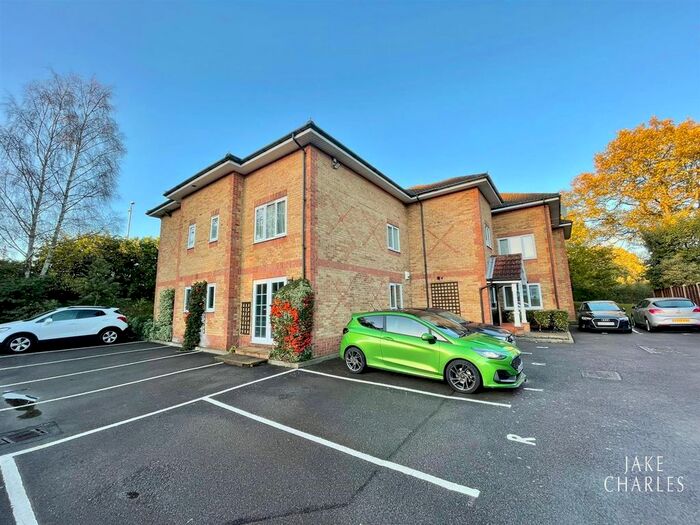 1 Bedroom Flat To Rent In Oakwood Road, Bricket Wood, St. Albans, AL2